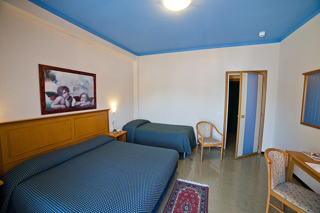 Hotel Europa Porlezza Pokoj fotografie
