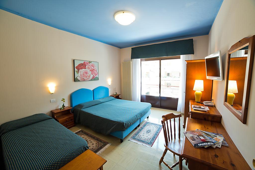 Hotel Europa Porlezza Pokoj fotografie